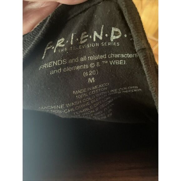 FRIENDS TV Series T-Shirt Black Men’s Size M NYC Skyline Graphic Print Promo Tee - Picture 5 of 6